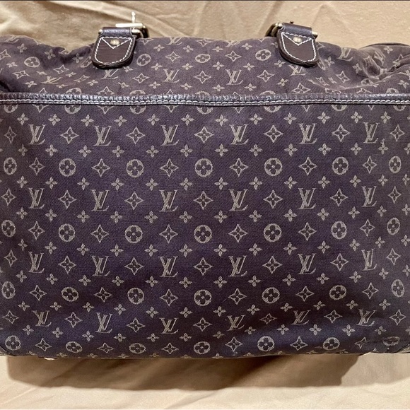 Brown Louis Vuitton bag can be used for traveling or as a...